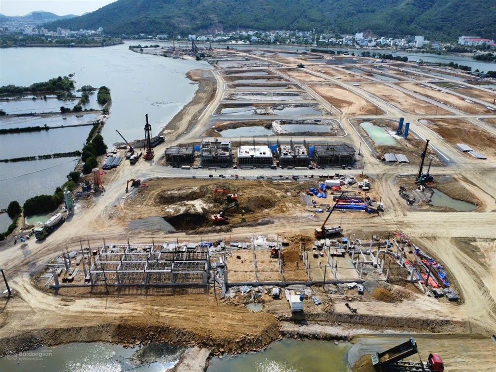 Nhà phố 3 tầng ngang 7, 5m mặt tiền đường 13,5m chỉ 12,1 tỷ tại dự án charmora city nha trang