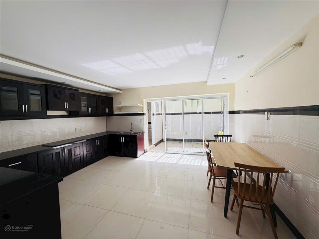 Bán nhà 4 tầng mặt tiền đường điện biên phủ đối diện trường cao đẳng du lịch phường bắc nha trang