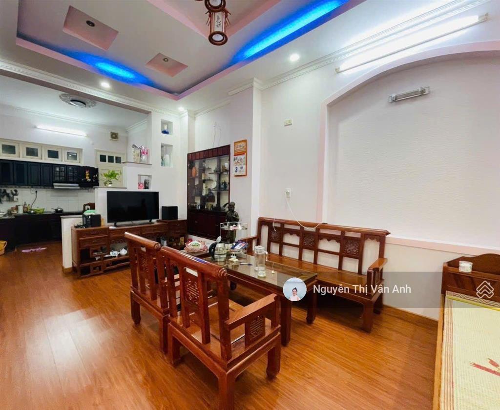 Nhà 3 tầng mặt tiền đường phó đức chính, hướng đông, cách biển 400m chỉ 11,5 tỷ.
