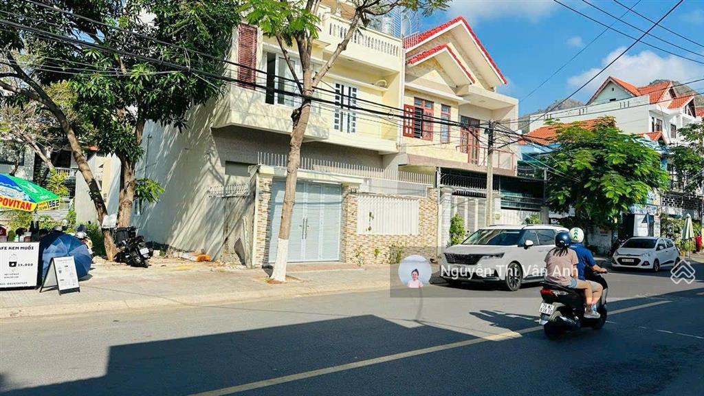 Bán lô đất 2 mặt tiền đường dương hiến quyền và phó đức chính phường bắc nha trang cách biển 400m