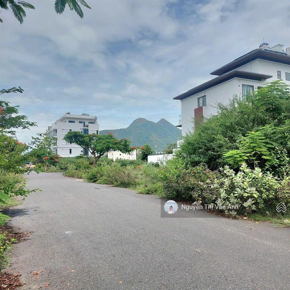 Bán đất biệt thự đường xuân thuỷ, kđt vĩnh hoà, bắc nha trang 303,9m2 ngang 10m giá chỉ 43,5tr/m2