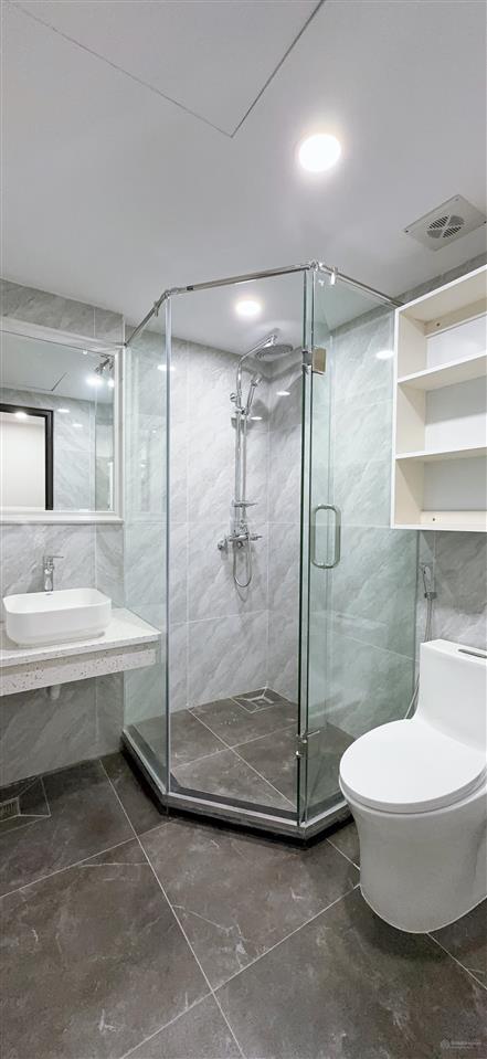 Cho thuê căn hộ xây mới tinh 2 ngủ 1 khách full đồ tại hoàng quốc việt  70m  ở luôn  ô tô đỗ cửa