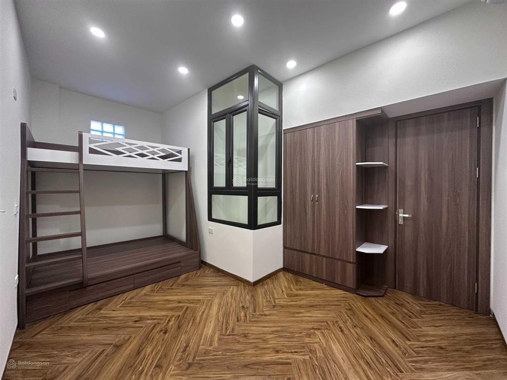 Cho thuê phòng mới tinh ở hồ tùng mậu, full đồ ở luôn, ô tô đỗ cửa, dt 30m2  giá 3,6 triệu