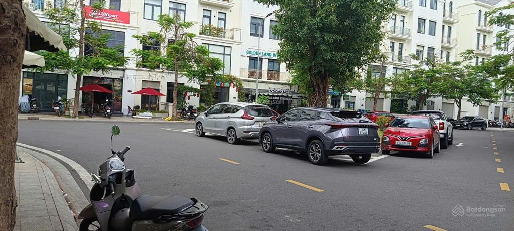 Cho thuê nguyên căn nhà phố mahattan gần công viên ánh sán. dt 108m2 dtsd 300m2 chỉ 45tr/th