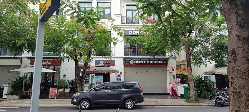 Cho thuê nguyên căn nhà phố mahattan gần công viên ánh sán. dt 108m2 dtsd 300m2 chỉ 45tr/th