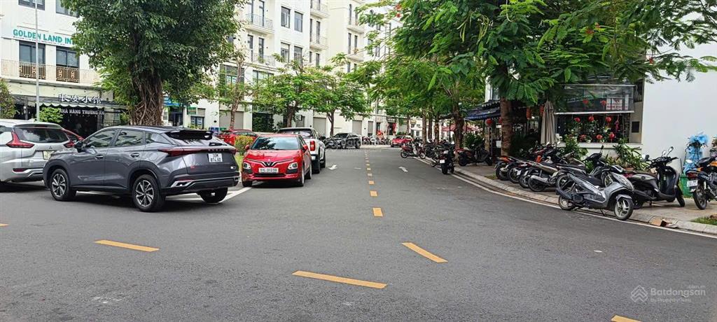 Cho thuê nguyên căn nhà phố mahattan gần công viên ánh sán. dt 108m2 dtsd 300m2 chỉ 45tr/th