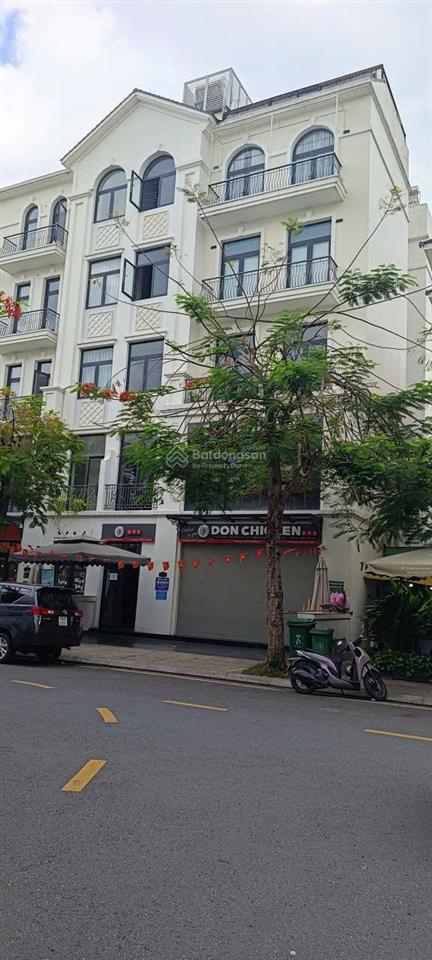 Cho thuê nguyên căn nhà phố mahattan gần công viên ánh sán. dt 108m2 dtsd 300m2 chỉ 45tr/th