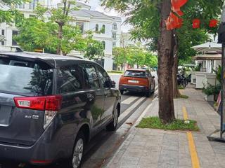 Cho thuê nguyên căn nhà phố mahattan gần công viên ánh sán. dt 108m2 dtsd 300m2 chỉ 45tr/th