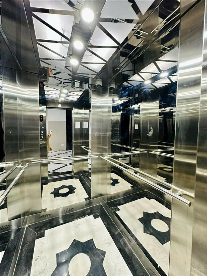 Building 7 tầng mặt tiền lạc long quân. dt 8,05m x 21m, hợp đồng thuê 120 triệu/tháng
