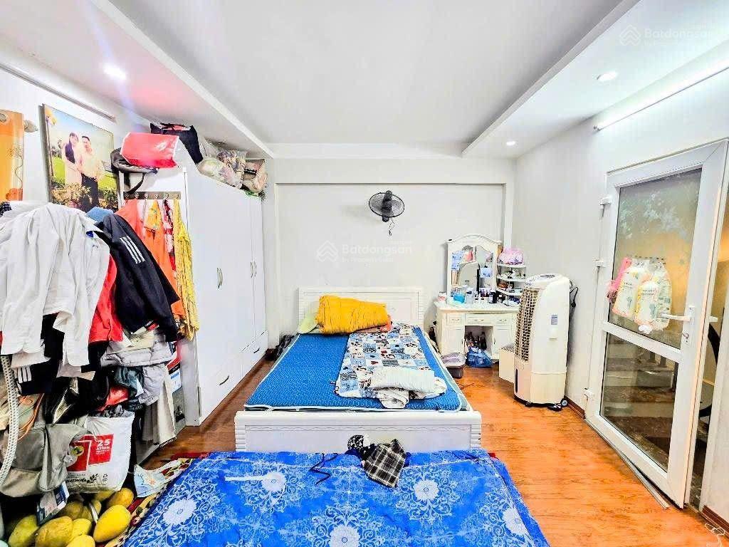 Tin được không, cầm hơn 4 tỷ mua được nhà đống đa, 5 tầng đủ công năng.