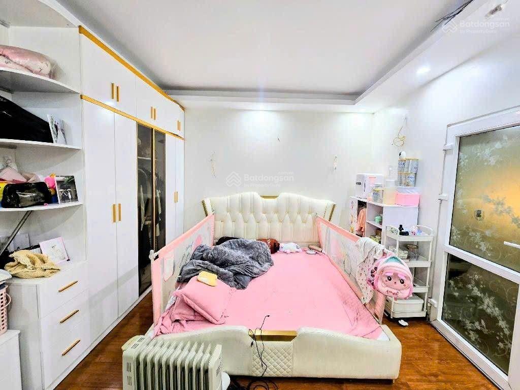 Tin được không, cầm hơn 4 tỷ mua được nhà đống đa, 5 tầng đủ công năng.
