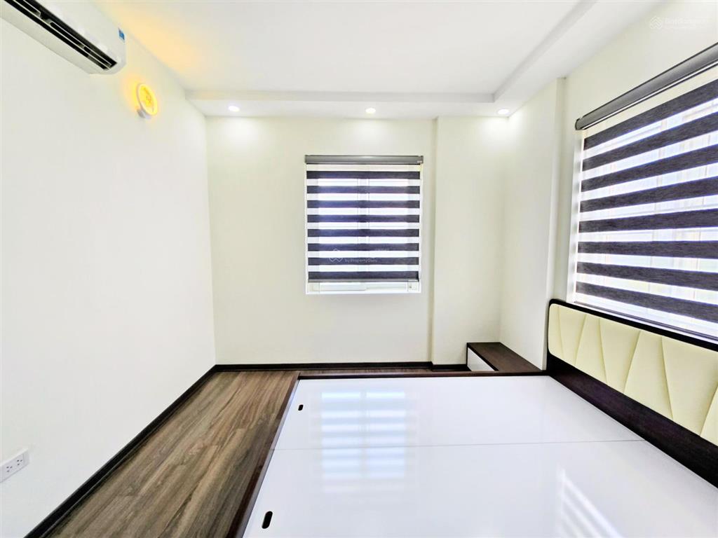 Chính chủ cần bán căn hộ  kđt việt hưng  mới coong  full nội thất tiền tỷ.