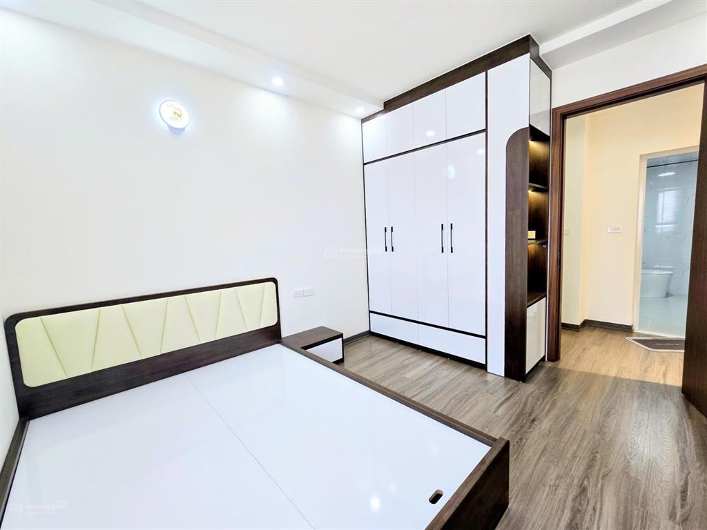 Chính chủ cần bán căn hộ  kđt việt hưng  mới coong  full nội thất tiền tỷ.