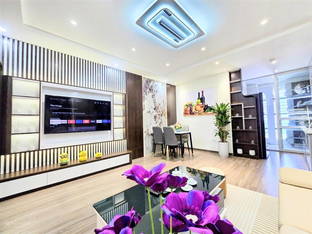 Chính chủ cần bán căn hộ  kđt việt hưng  mới coong  full nội thất tiền tỷ.