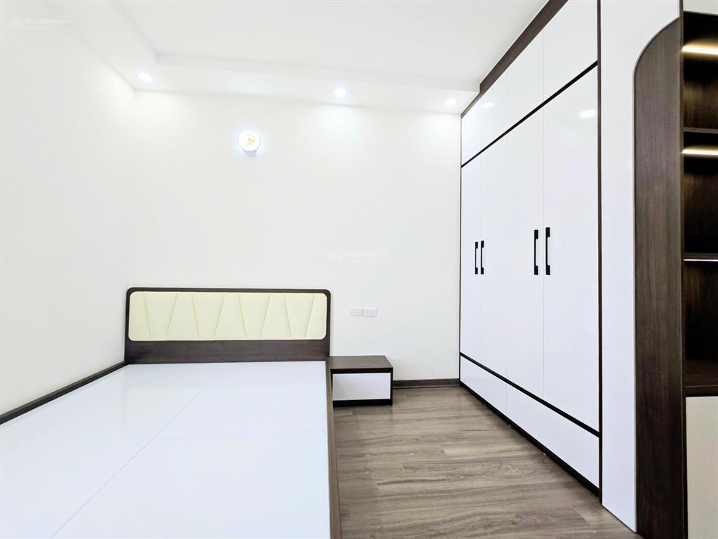 Chính chủ cần bán căn hộ  kđt việt hưng  mới coong  full nội thất tiền tỷ.