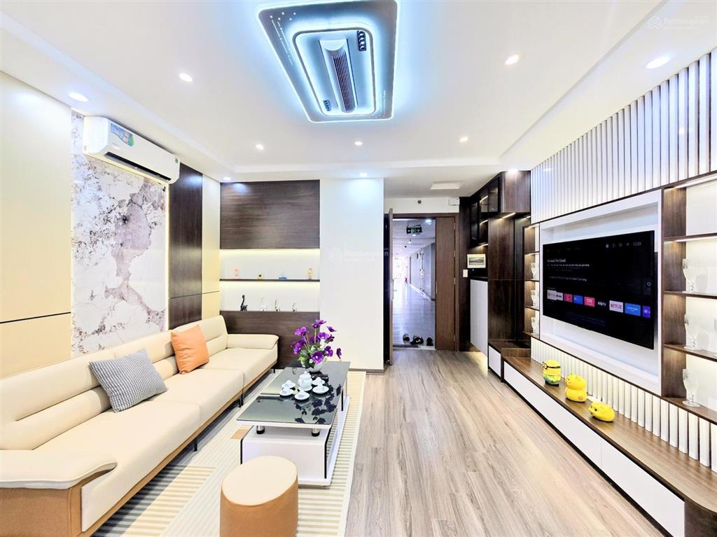 Chính chủ cần bán căn hộ  kđt việt hưng  mới coong  full nội thất tiền tỷ.