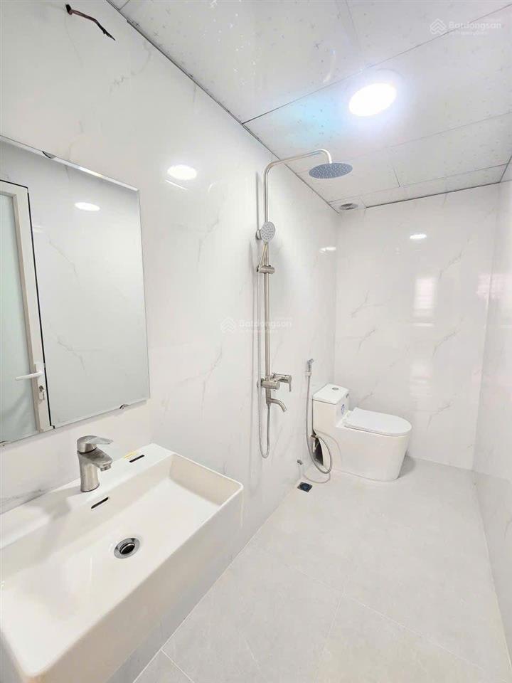 Chính chủ cho thuê căn hộ 3 ngủ, full nội thất sang trọng, khách thuê mang mỗi quần áo đến ở luôn.