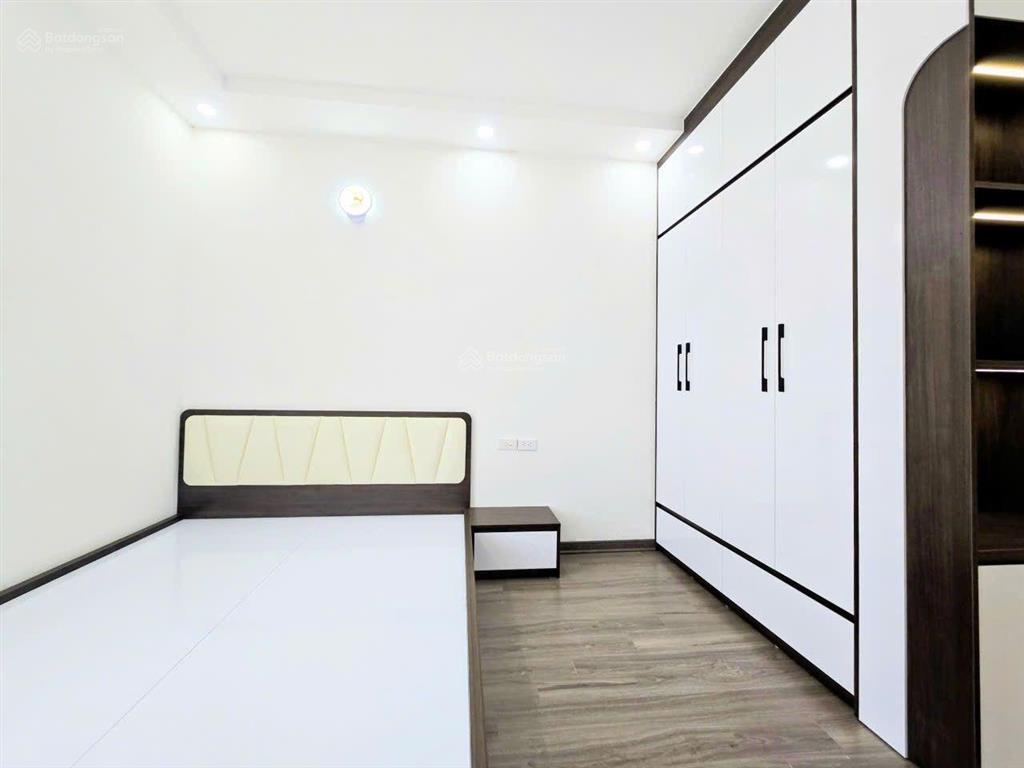 Chính chủ cho thuê căn hộ 3 ngủ, full nội thất sang trọng, khách thuê mang mỗi quần áo đến ở luôn.