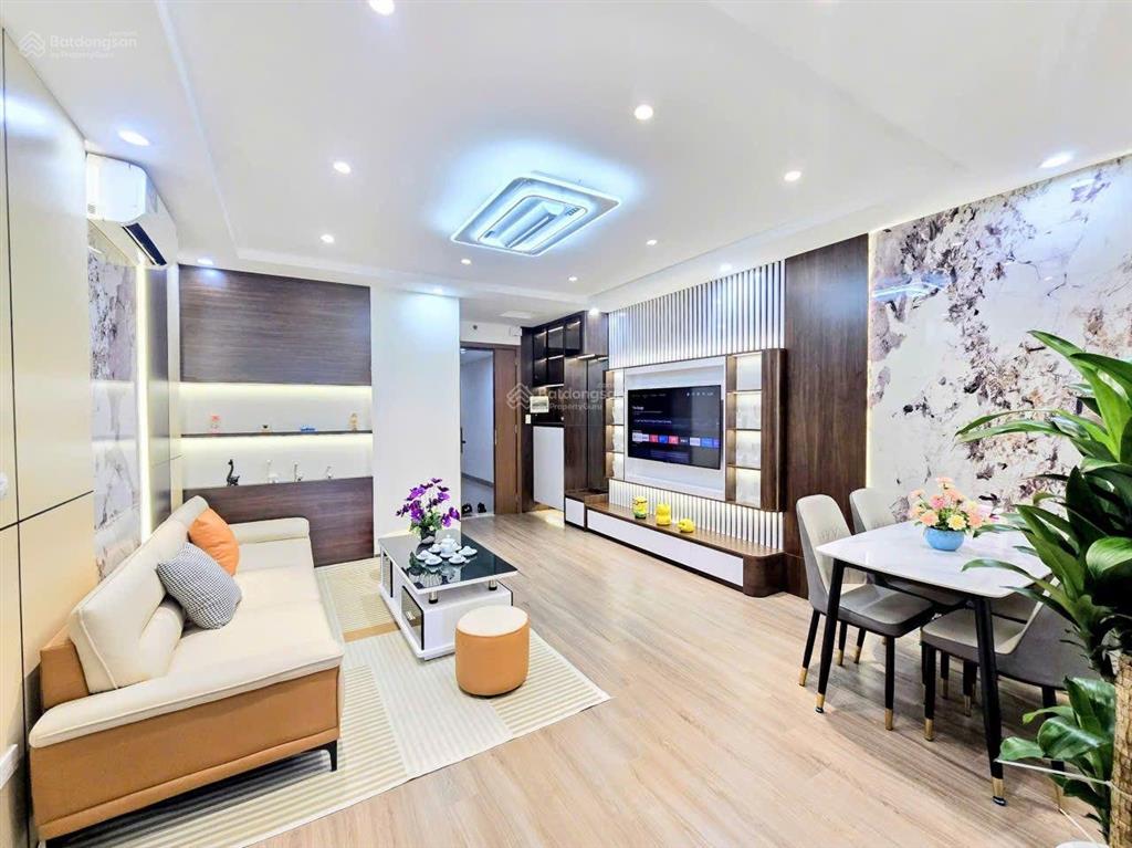Chính chủ cho thuê căn hộ 3 ngủ, full nội thất sang trọng, khách thuê mang mỗi quần áo đến ở luôn.