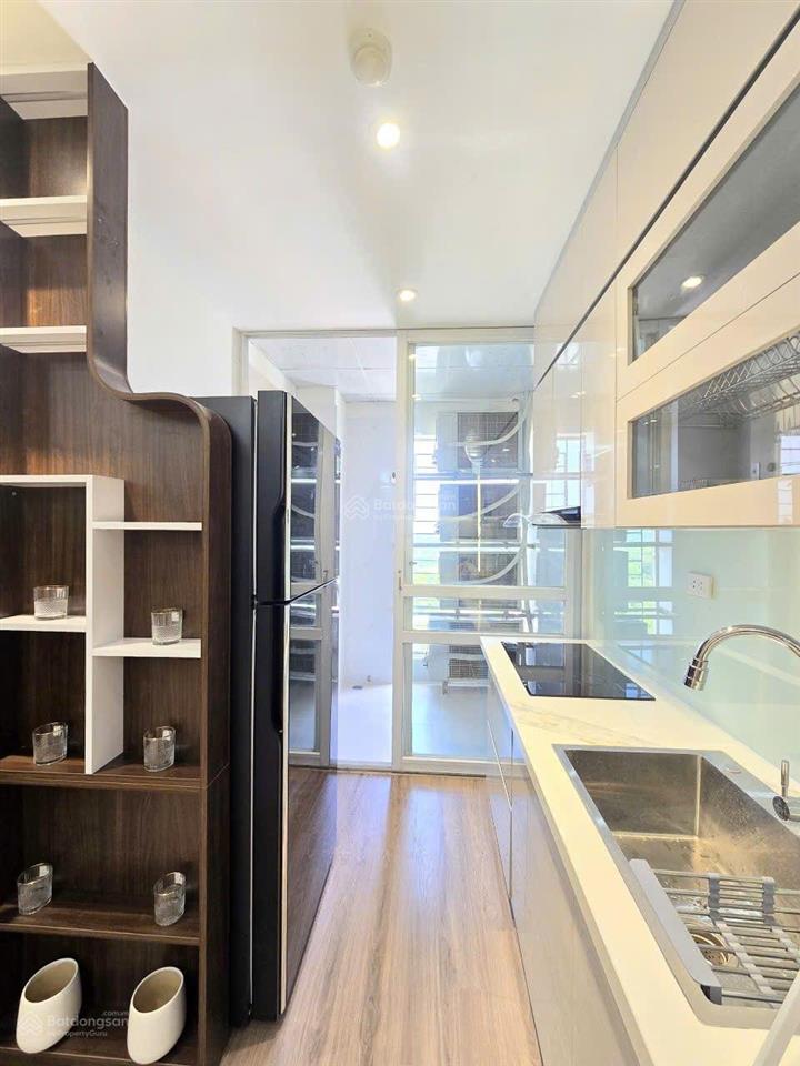 Chính chủ cho thuê căn hộ 3 ngủ, full nội thất sang trọng, khách thuê mang mỗi quần áo đến ở luôn.