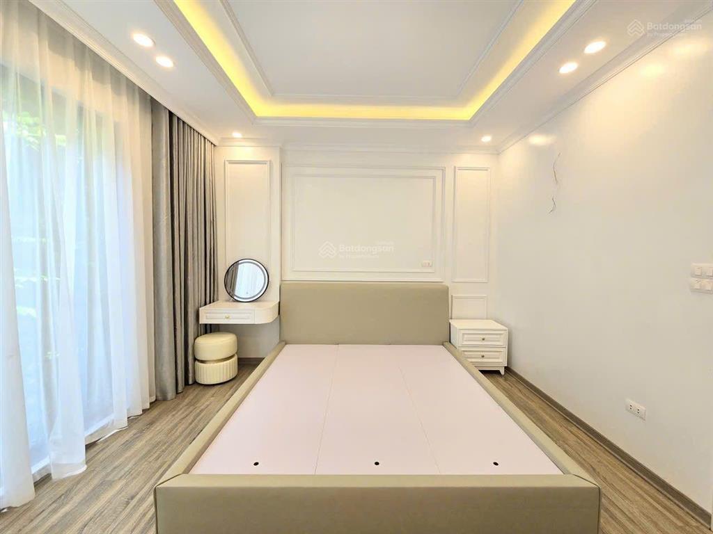 Chính chủ cho thuê nhà phân lô  ô tô  6 tầng  thang máy  full nội thất như hình.