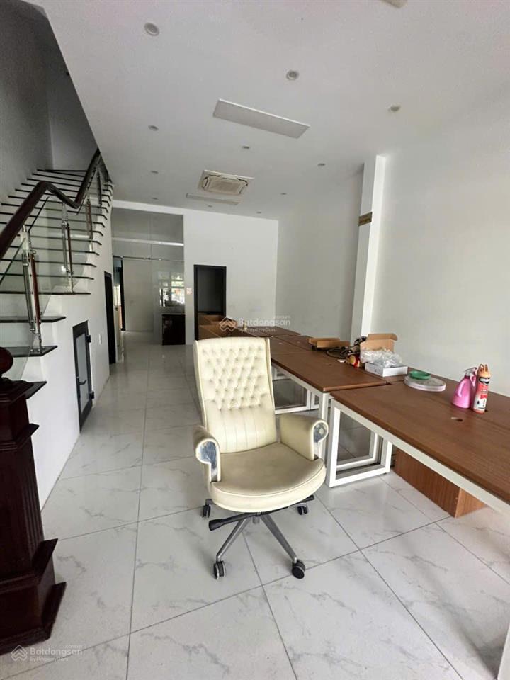 Cho thuê liền kề 90m2, 3 tầng ở tasco xuân phương, ô tô đỗ tránh