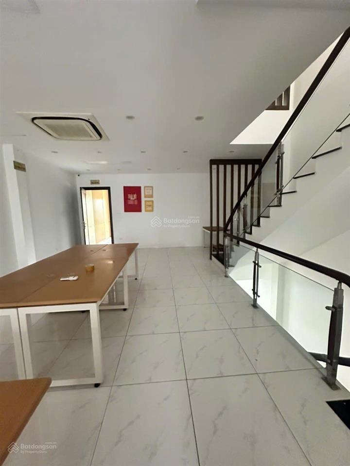 Cho thuê liền kề 90m2, 3 tầng ở tasco xuân phương, ô tô đỗ tránh
