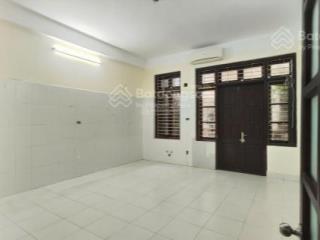 Cho thuê nhà ở nguyễn hoàng 75m2x5t, full điều hòa, oto đỗ tránh.