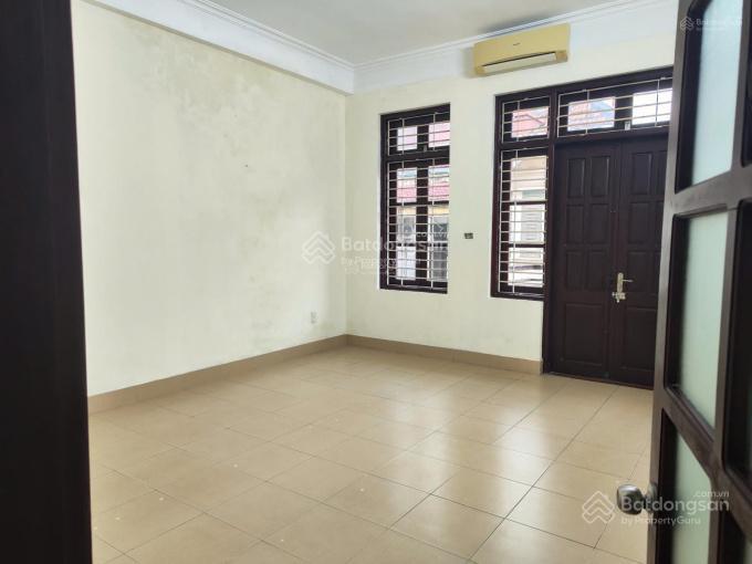 Cho thuê nhà 5 tầng lô góc ở hồ tùng mậu, full điều hòa, oto đỗ mấy chiếc.