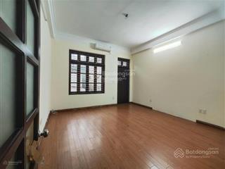 Cho thuê nhà 5 tầng lô góc ở hồ tùng mậu, full điều hòa, oto đỗ mấy chiếc.
