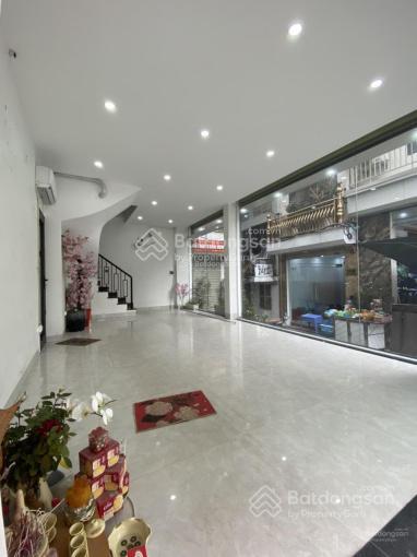 Cho thuê nhà 5 tầng ở nguyễn cơ thạch, mặt tiền rộng, 3 mặt thoáng, ô tô đỗ mấy chiếc.