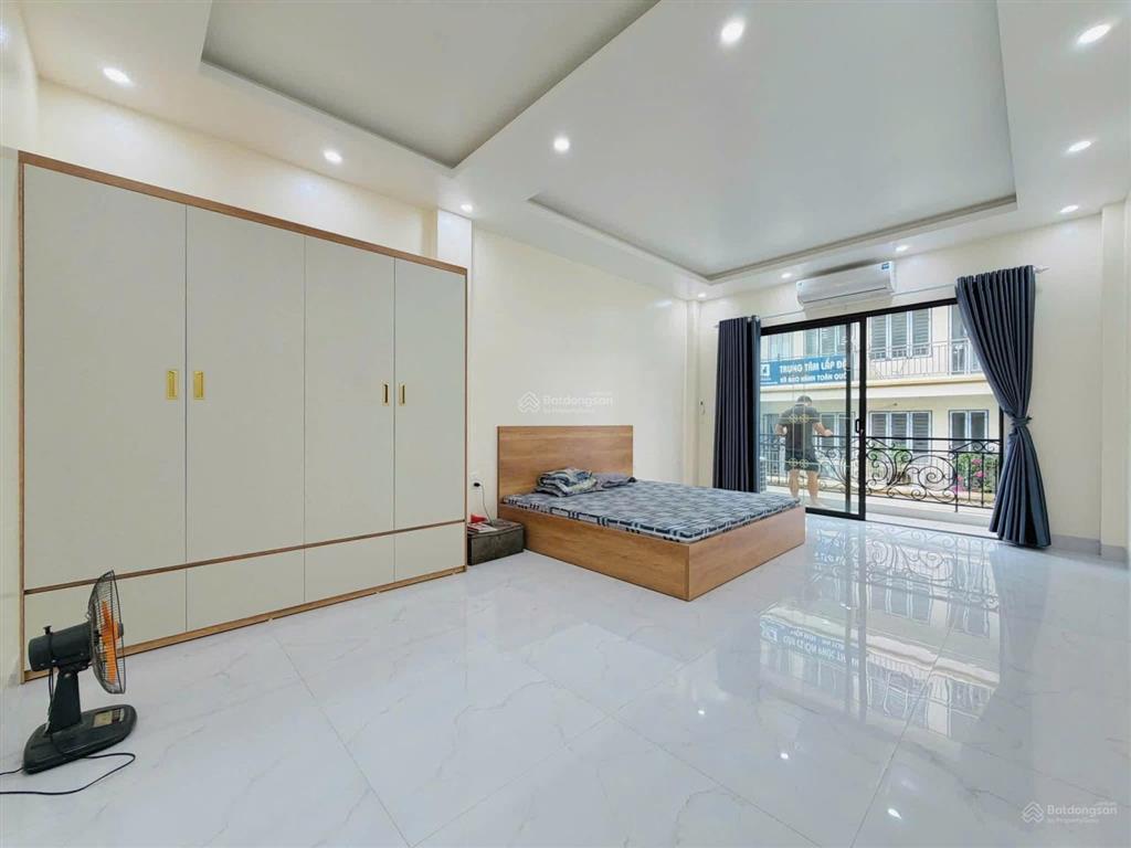 Cho thuê nhà lai xá 60m², 6 tầng, ô tô đỗ cửa có thang máy