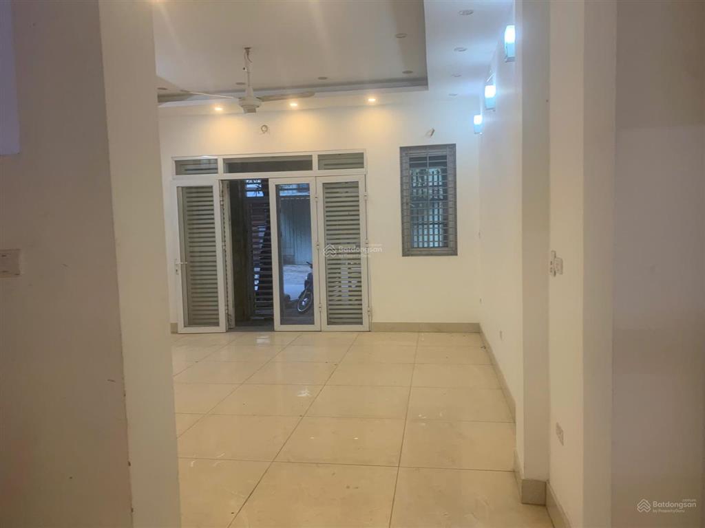 Nhà riêng cầu diễn 75m x 4 tầng, 5 pn, oto đỗ cửa làm văn phòng và ở