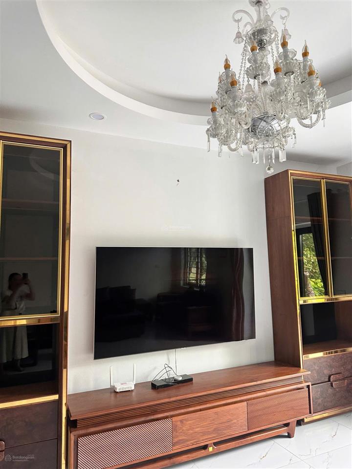 Cho thuê liền kề xuân phương 100m2, 5 tầng, full đồ đẹp, thang máy, vỉa hè, ô tô đỗ tránh