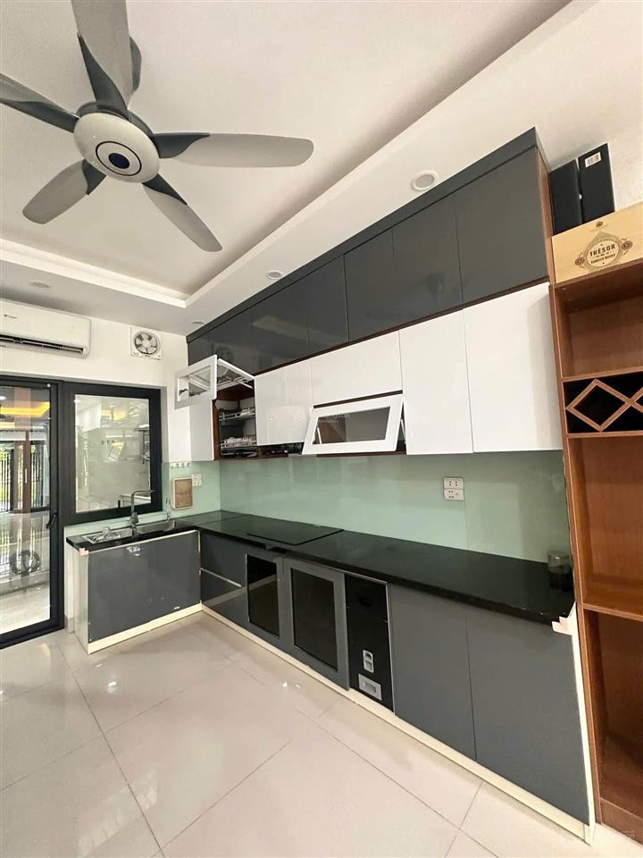 Cho thuê liền kề xuân phương 100m2, 5 tầng, full đồ đẹp, thang máy, vỉa hè, ô tô đỗ tránh