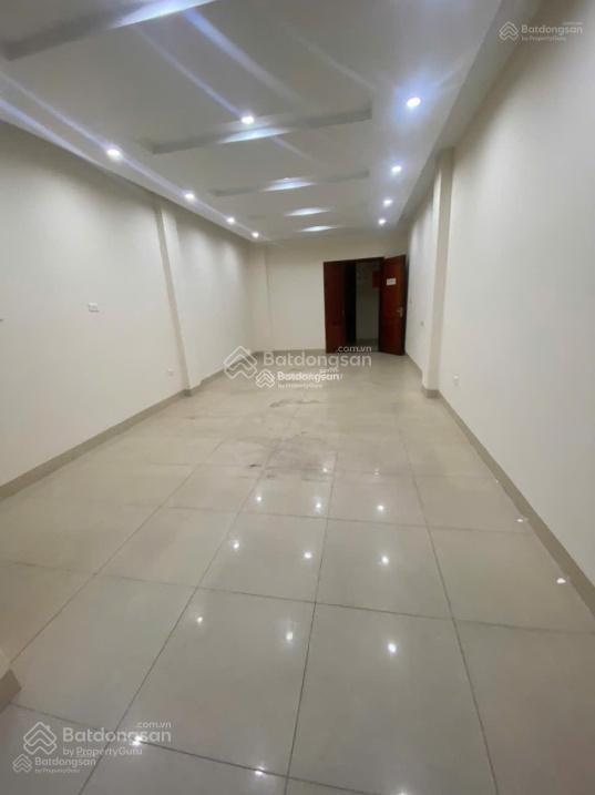 Cho thuê nhà ở nguyễn hoàng 50m2, 7 tầng, thông sàn, thang máy, ô tô đỗ tránh.
