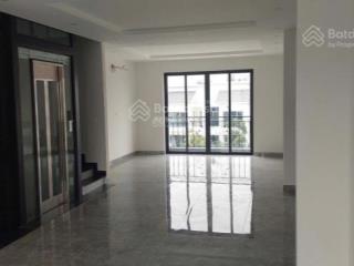Cho thuê nhà ở 6 tầng ở hồ tùng mậu,2 mặt tiền,thang máy, vỉa hè, ô tô đỗ trước sau nhà.
