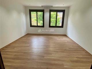 Cho thuê nhà ở 5 tầng ở hồ tùng mậu, thang máy, vỉa hè, ô tô đỗ tránh
