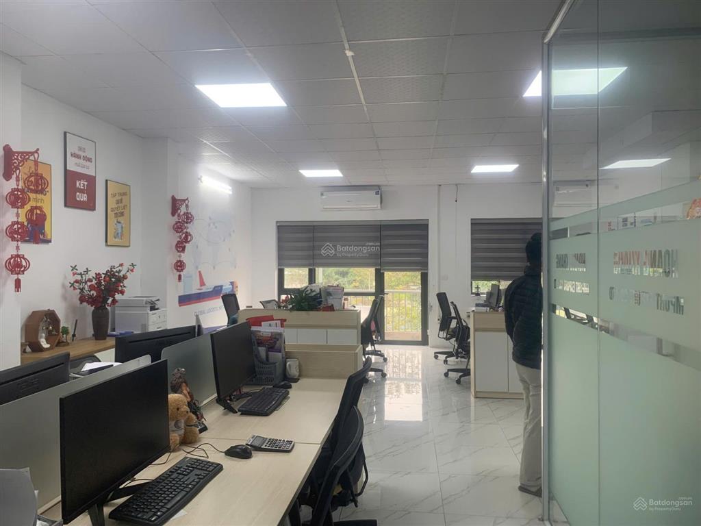 Nr nguyễn hoàng 60mx5 tầng 1 tum, thông sàn, thang máy ô tô đỗ