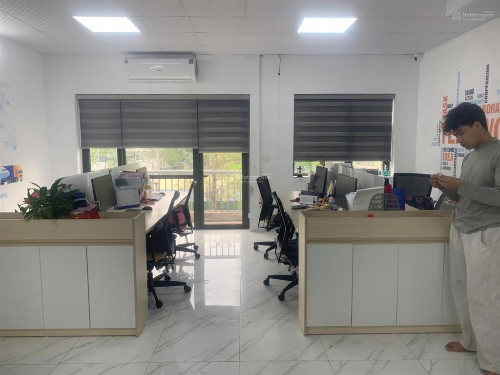 Nr nguyễn hoàng 60mx5 tầng 1 tum, thông sàn, thang máy ô tô đỗ