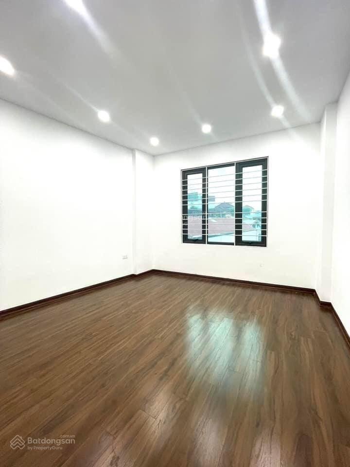 Cho thuê tòa nhà ở cầu diễn, 7 tầng, 1 hầm, thang máy, đường ô tô tải đỗ tránh
