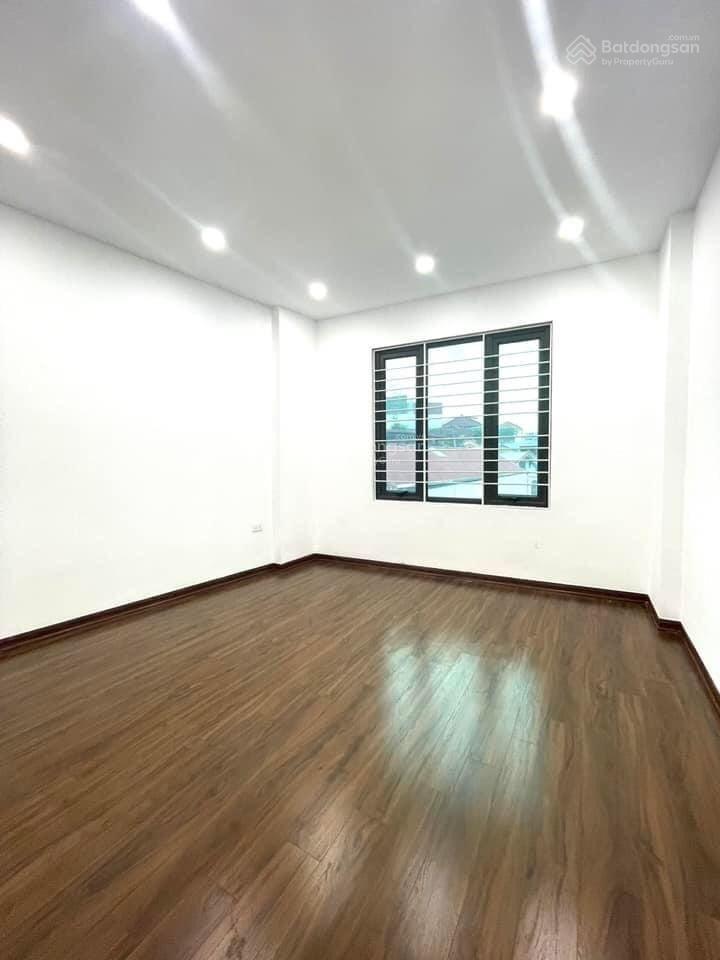 Cho thuê tòa nhà ở cầu diễn, 7 tầng, 1 hầm, thang máy, đường ô tô tải đỗ tránh