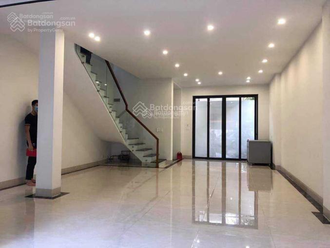 Cho thuê nhà ở nguyễn cơ thạch 80m2, 5 tầng, kinh doanh tốt, vỉa hè, ô tô đỗ tránh