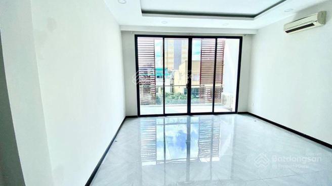 Cho thuê nhà ở nguyễn cơ thạch 80m2, 5 tầng, kinh doanh tốt, vỉa hè, ô tô đỗ tránh