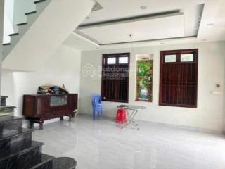Cho thuê nhà ở mễ trì gần phạm hùng, golden place, 75m2x5t, full điều hòa, ô tô đỗ tránh