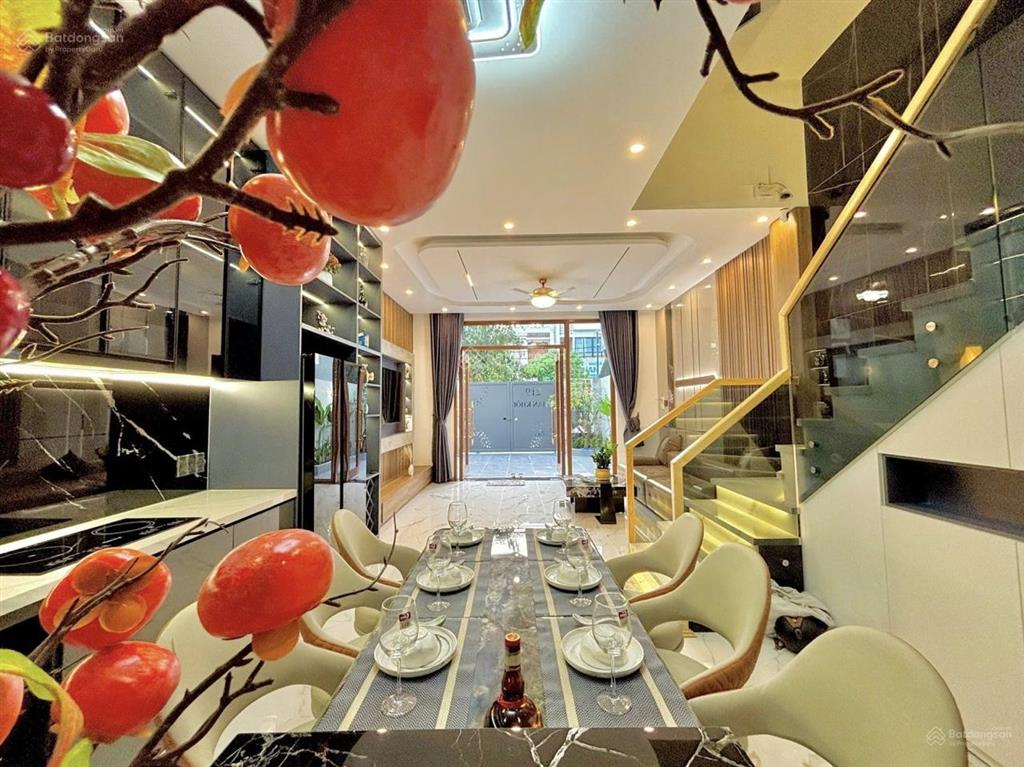 Bán nhà 3 tầng luxury hòa xuân full nội thất cao cấp, vị trí kinh doanh đẹp