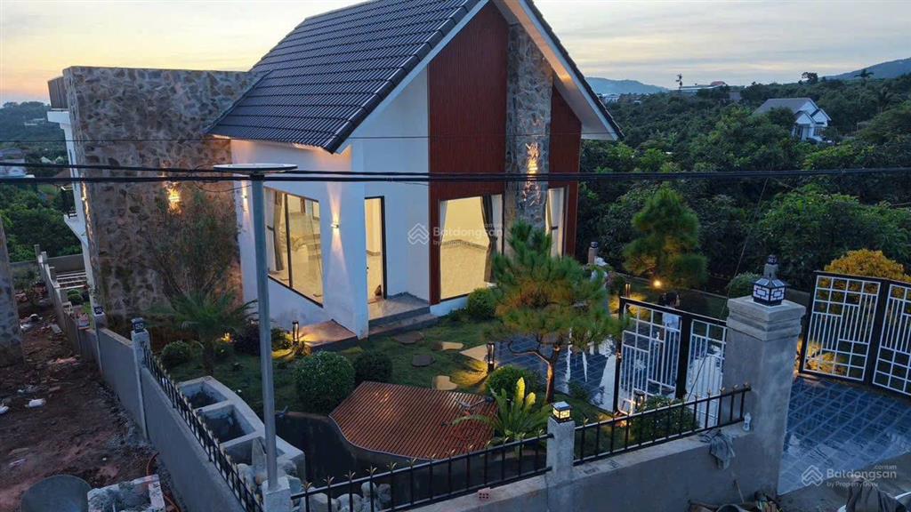 Bán căn nhà nghỉ dưỡng ven đà lạt view cao thoáng đẹp thiết kế trang trọng phù hợp nghỉ dưỡng
