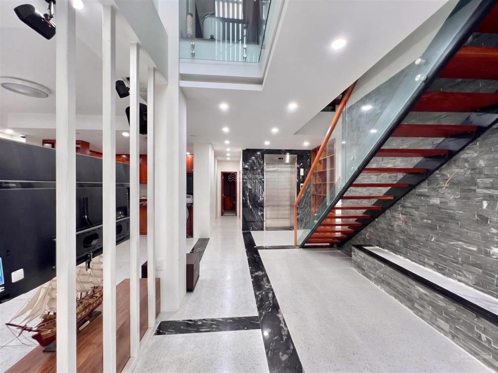 Nhà đẹp 83m² hoàng văn thụ  4 pn  phú nhuận  nội thất tầng máy xịn  0932 903 ***
