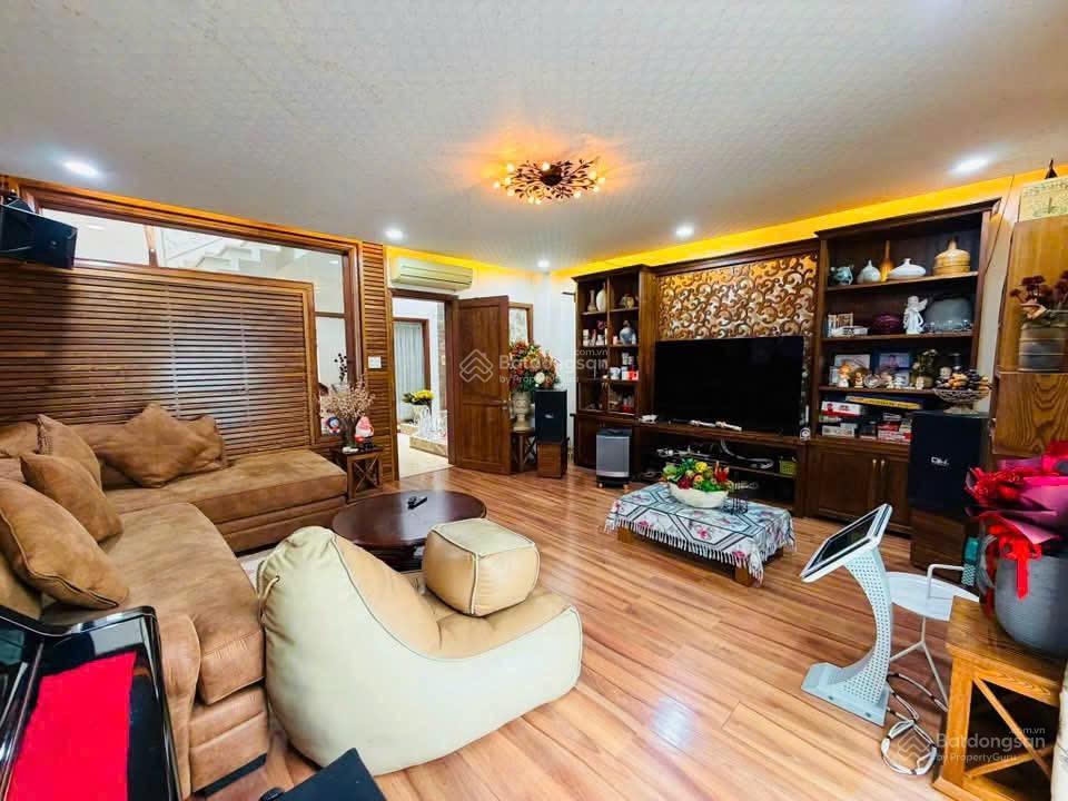 Cực hiếm nhà vô cùng đẹp hẻm ô tô quay đầu đường c1  90m2  đến ngày định cư