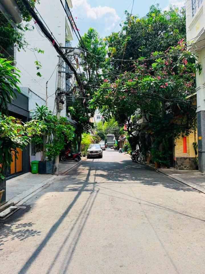 Cực hiếm nhà vô cùng đẹp hẻm ô tô quay đầu đường c1  90m2  đến ngày định cư